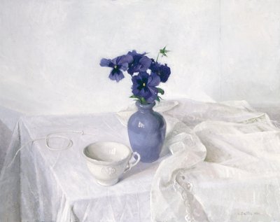 Viooltjes in een blauwe vaas, stilleven door Arthur Easton